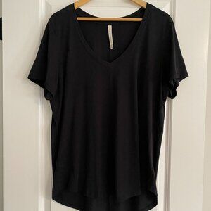 The Group Babaton by Aritzia Black V-Neck Tee – Soft Modal T-Shirt – Size XL